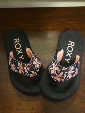 Roxy Black Flip Flops with Pink Floral Straps